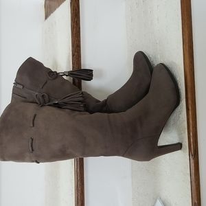 Impo Grey Suede Boots Sz 7.5